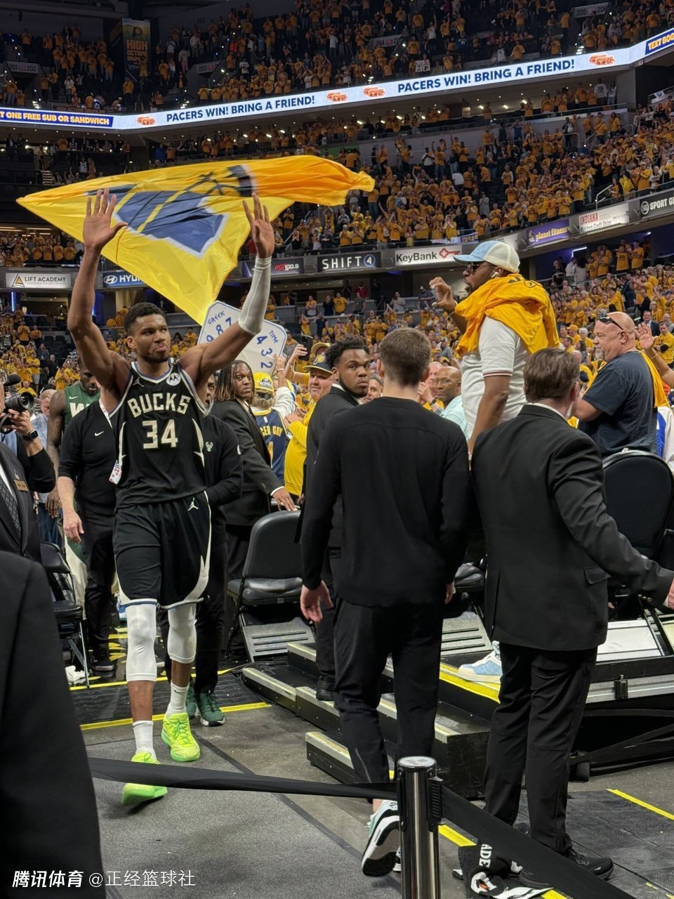 华体会官网 -关于密尔沃基雄鹿训练开放日，清晨造点机会引欢呼，NBA总决赛在即，心理建设被强调的信息