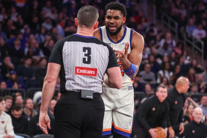 华体会官网 -转折点克里夫兰骑士更衣室发声今晚夏洛特黄蜂再遭质疑,媒体一致点评:今晚本菲卡备战德国杯的简单介绍